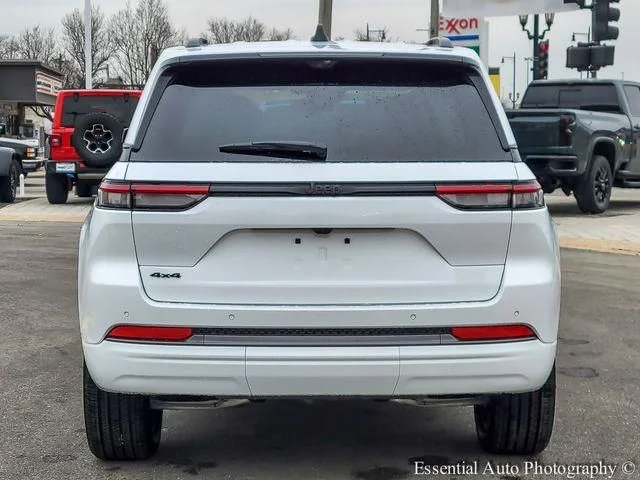 New 2026 Bright White Clear-Coat Exterior Paint Jeep Limited Reserve image 5
