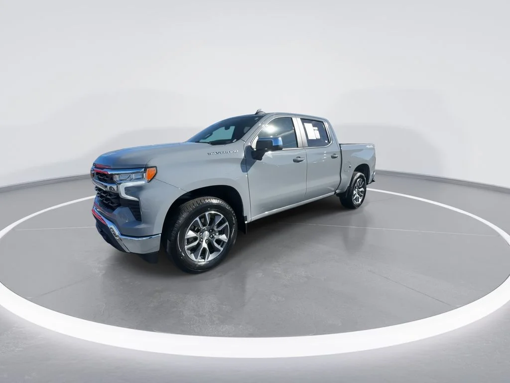 Used 2024 Gray Chevrolet LT image 4