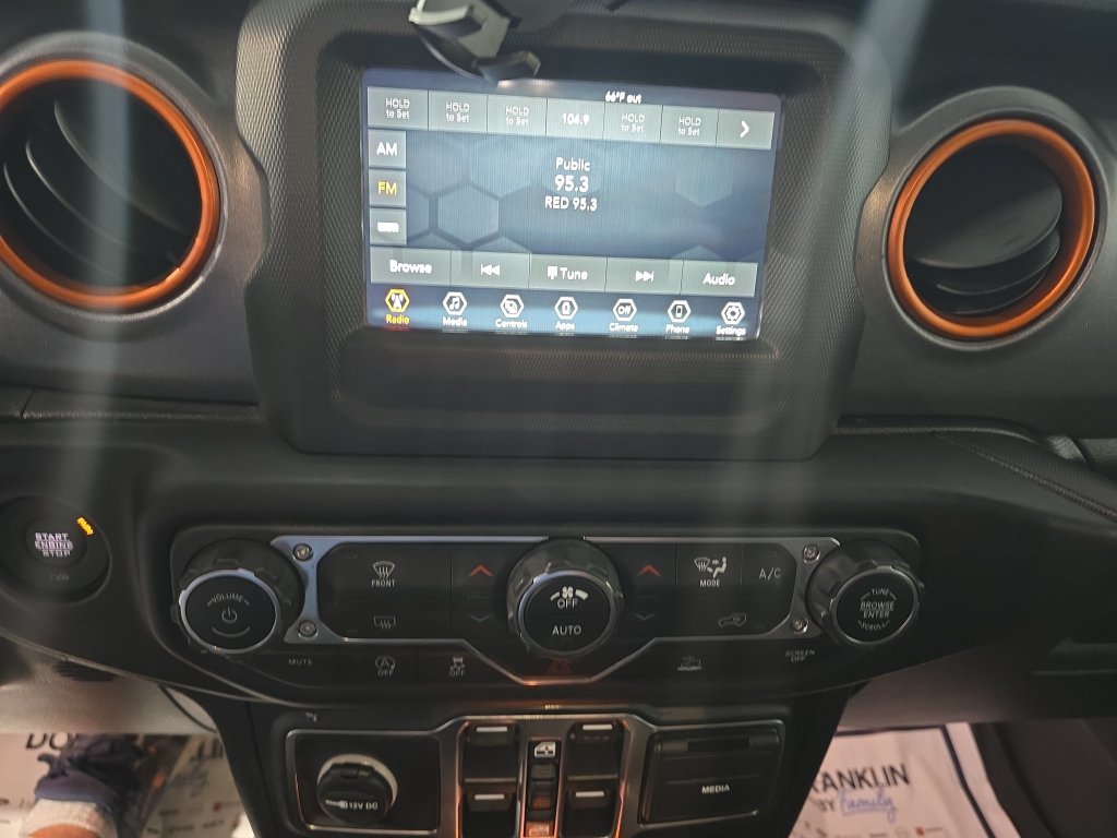 Used 2021 Gray Jeep Mojave image 20