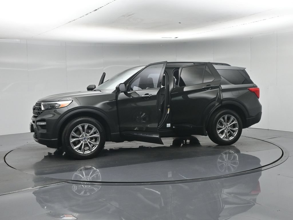 Certified Used 2023 Green Ford XLT image 33