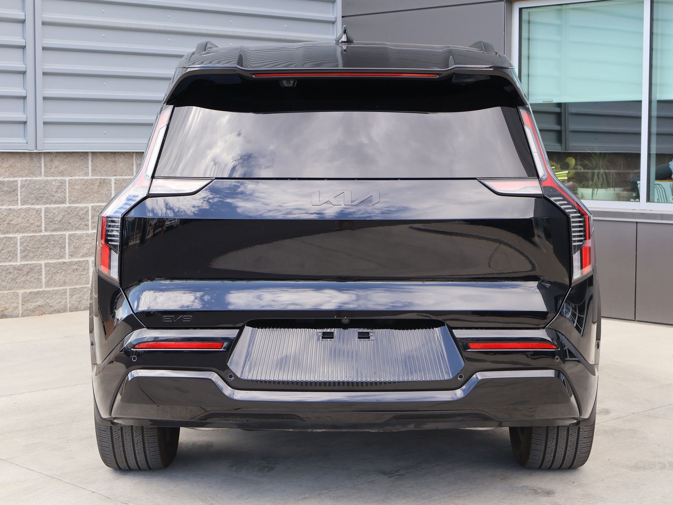Used 2026 Ebony Black Kia Land image 7