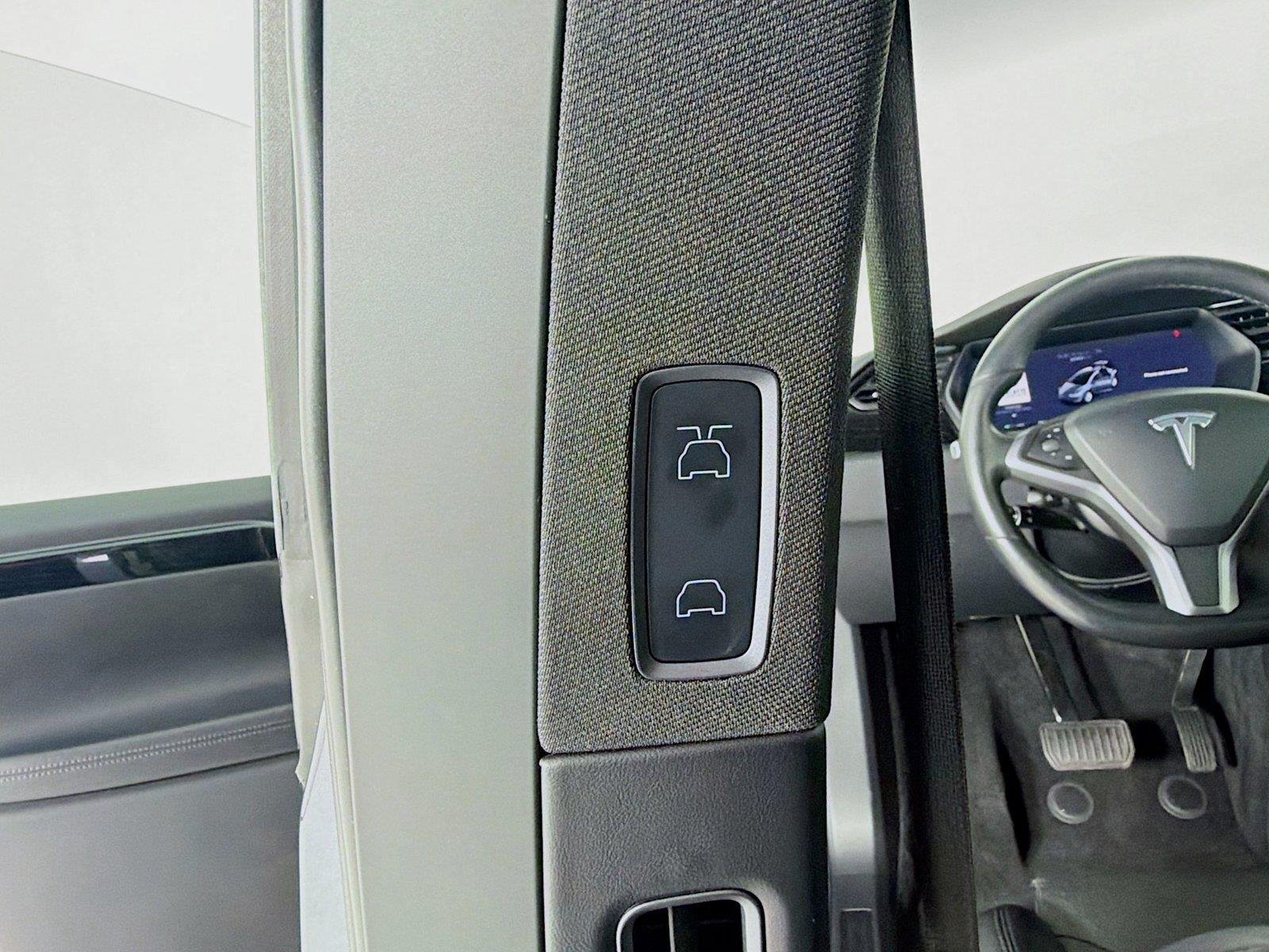 Used 2018  Tesla 100D image 21