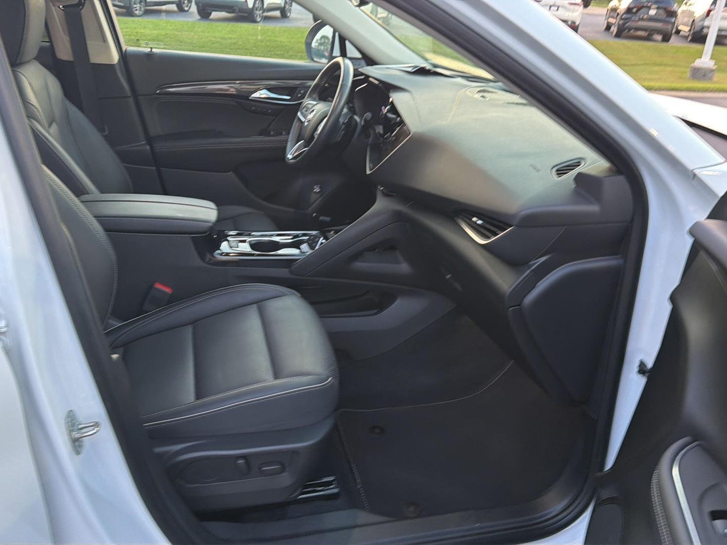 Used 2023 Summit White Buick Essence image 13