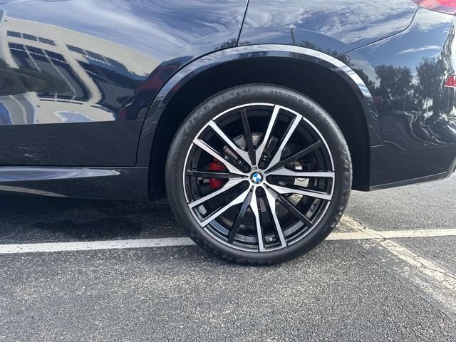 Used 2022 Black BMW sDrive40i image 11
