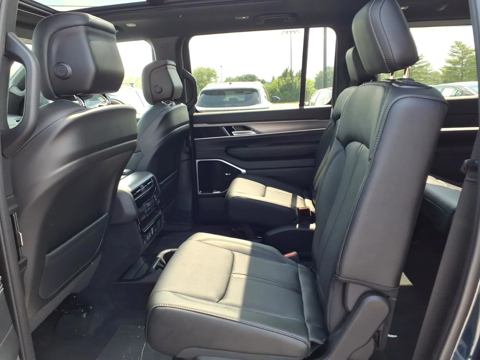 New 2026 Fathom Blue Pearlcoat Jeep Limited Altitude image 16