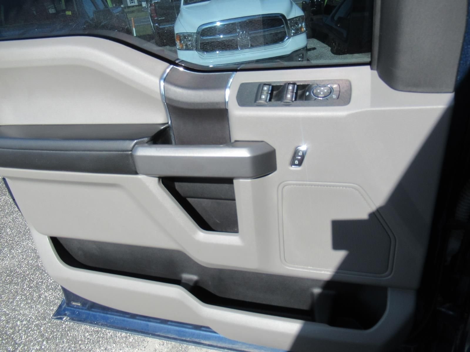 Used 2018 Blue Ford XLT image 21
