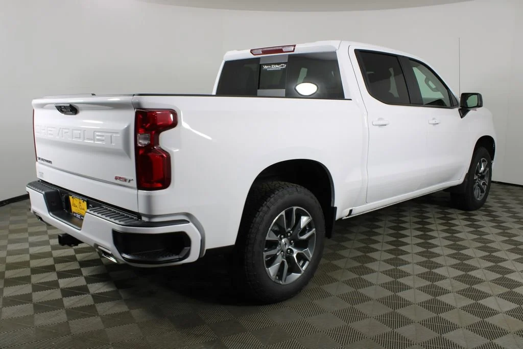 New 2026 Summit White Chevrolet RST image 5