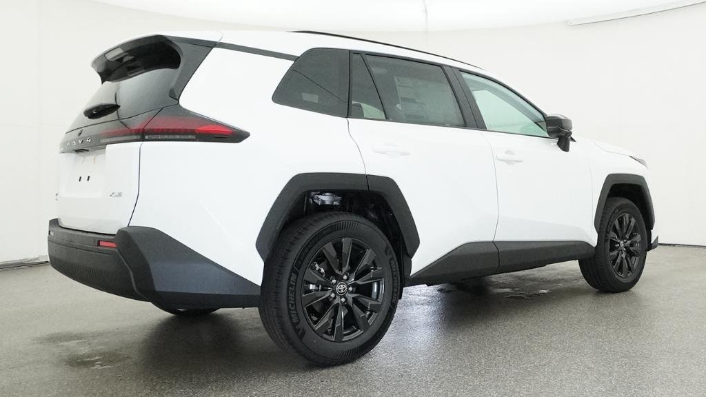 New 2026 Ice Cap Toyota XLE Premium image 14