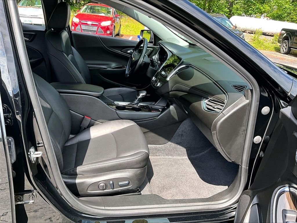Used 2023 Mosaic Black Metallic Chevrolet LT image 14