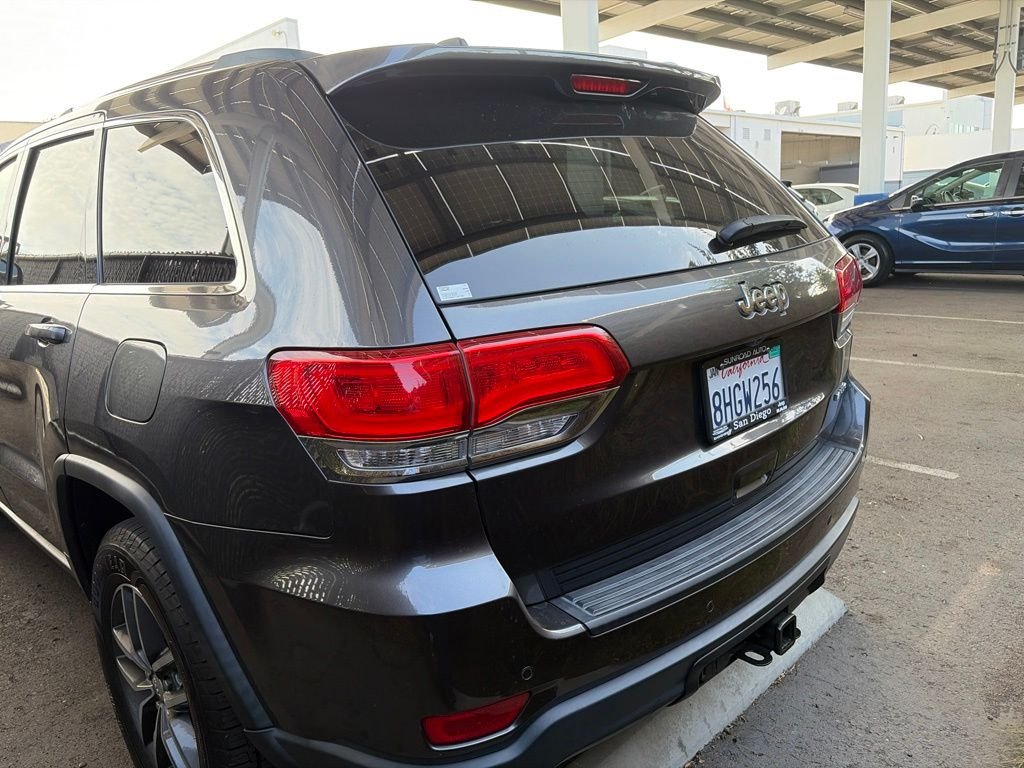 Used 2018 Gray Jeep Laredo E image 18