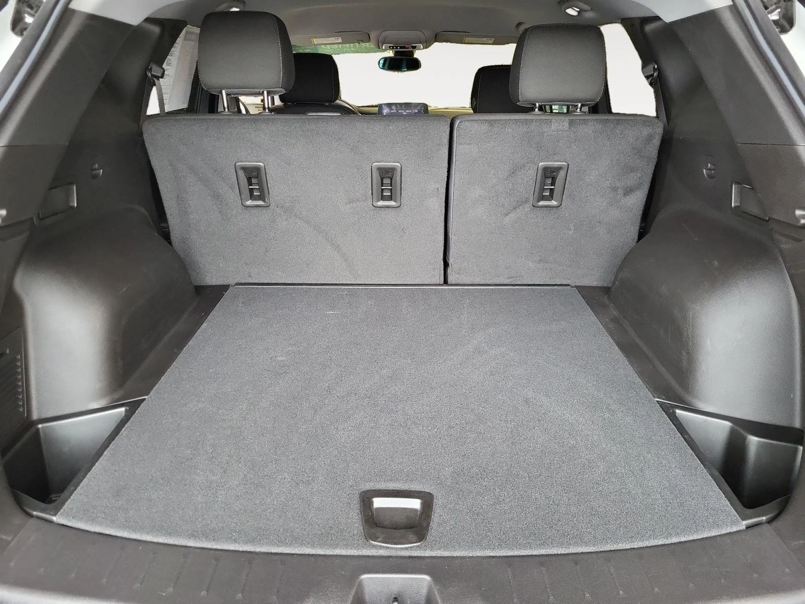 Used 2024 Summit White Chevrolet LT image 18
