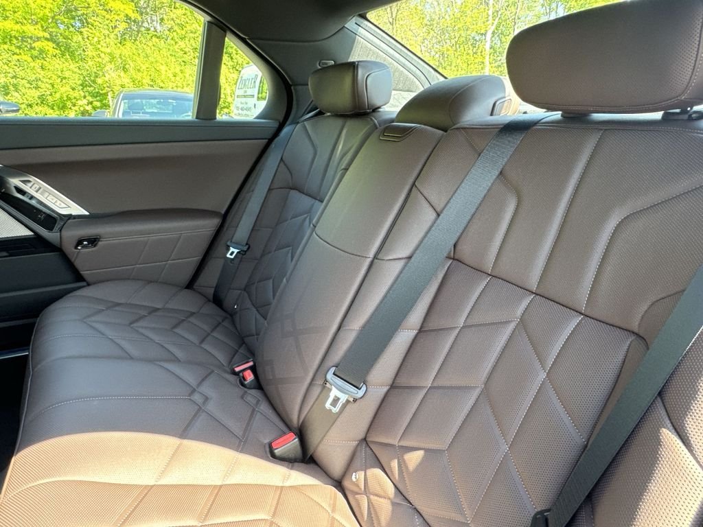 New 2026 Black Sapphire Metallic BMW 760i xDrive image 25