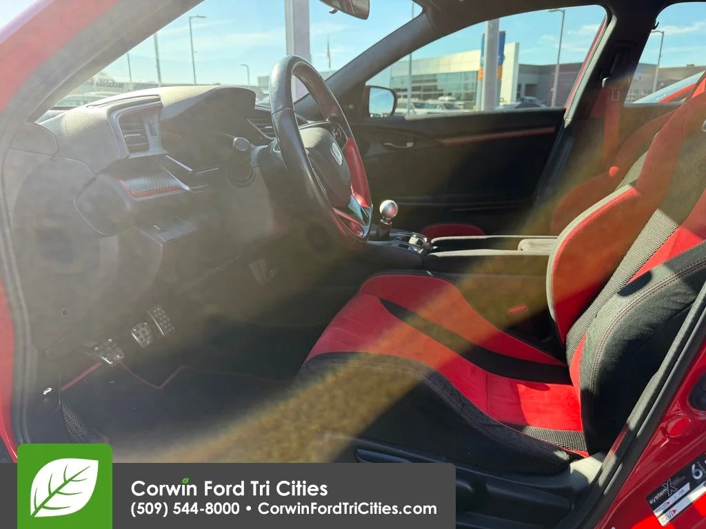 Used 2019 Rallye Red Honda Touring image 5