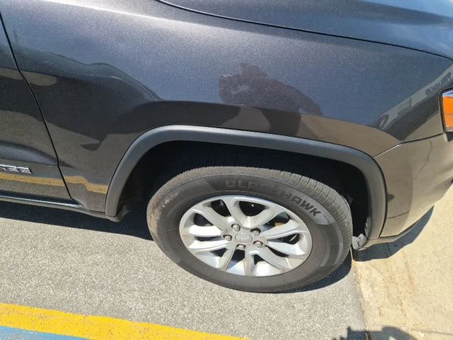 Used 2021 Gray Jeep Laredo E image 4
