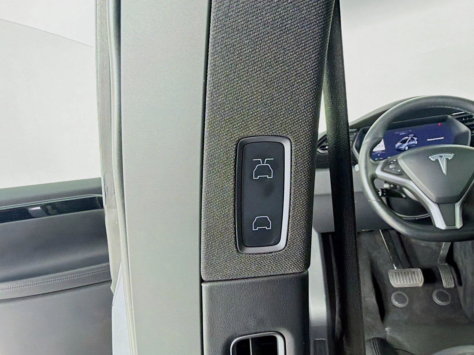 Used 2018  Tesla 100D image 21