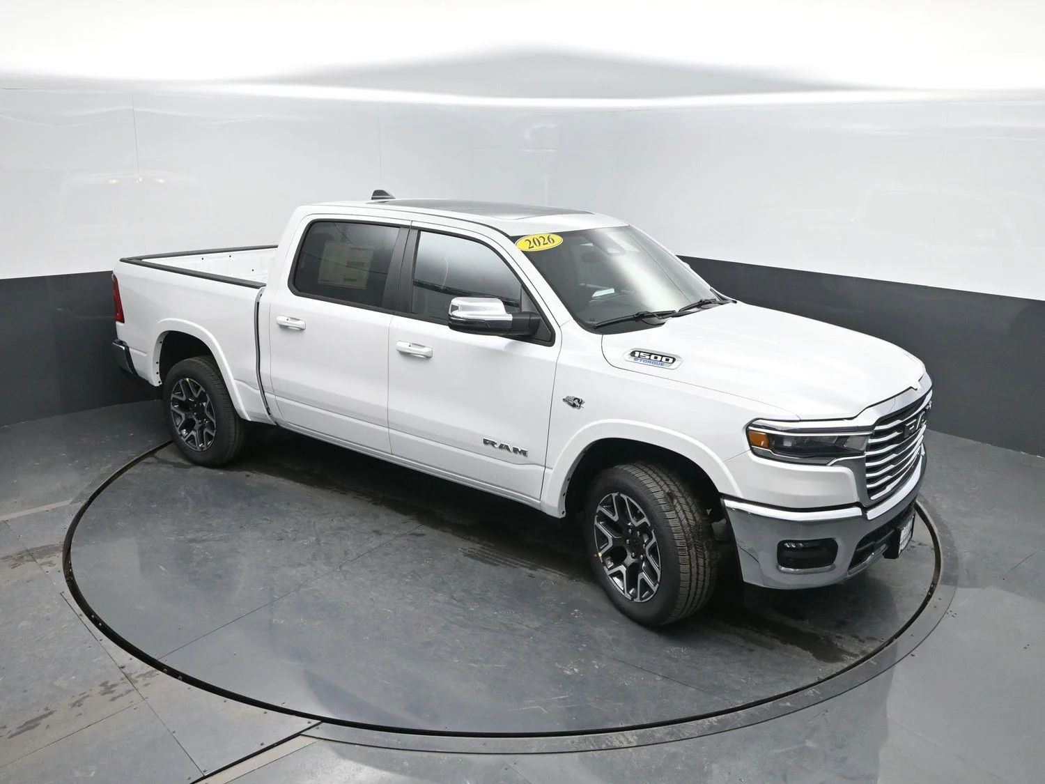 New 2026 Ivory White Tri-Coat Pearl-Coat Exterior Paint RAM Laramie image 44