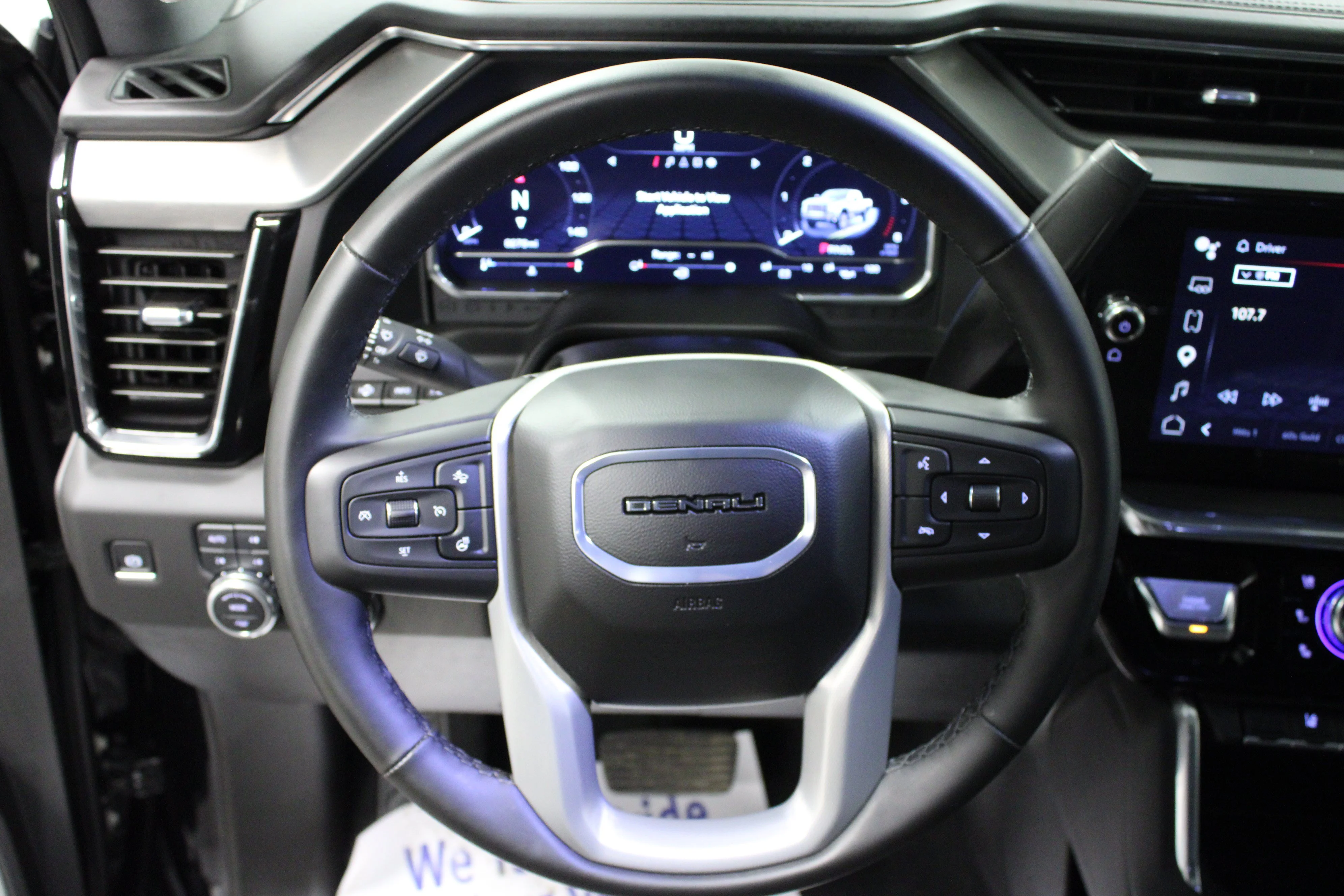 Used 2025 Onyx Black GMC Denali image 17