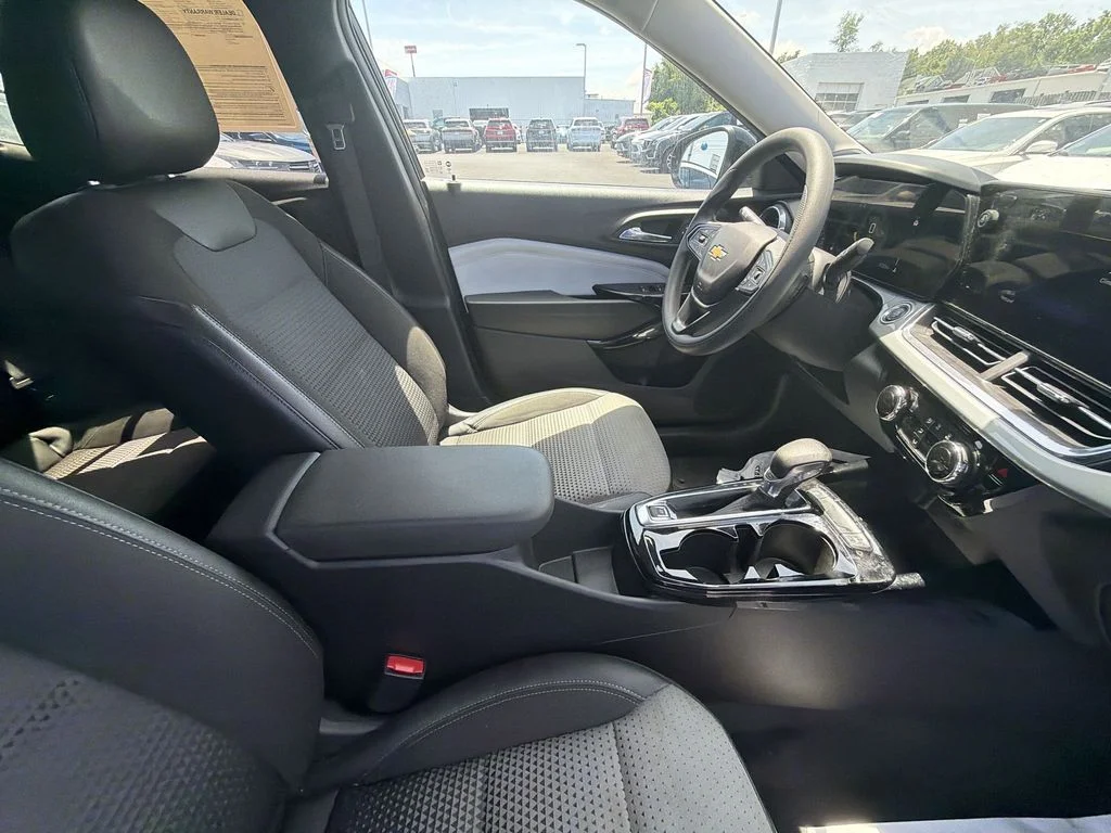 Used 2025 Black Chevrolet LT image 15