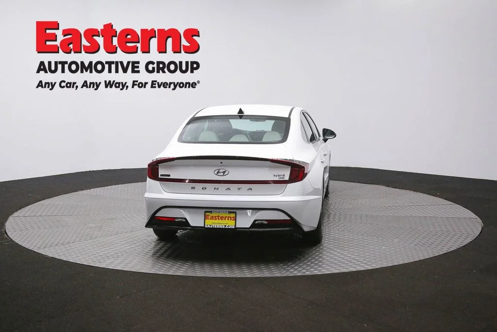 Used 2021 White Hyundai Blue image 34