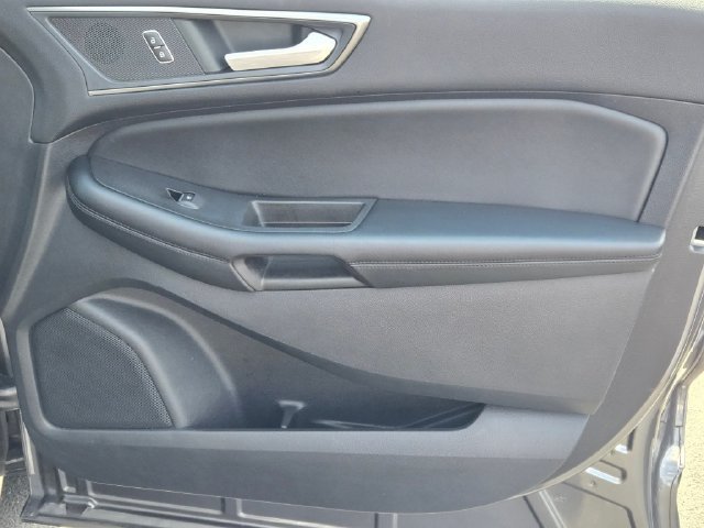 Used 2022 Gray Ford SE image 4
