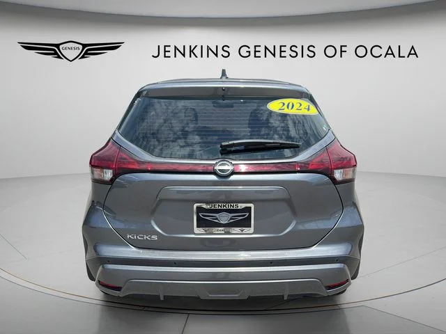 Used 2024 Gray Nissan S image 4