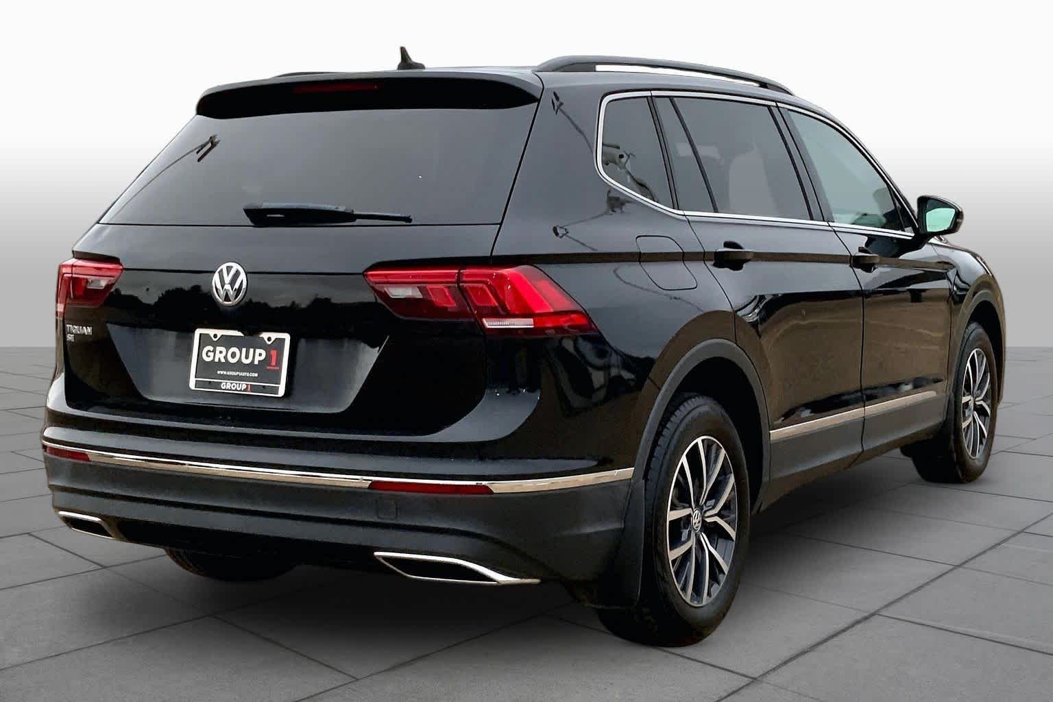 Used 2020 Deep Black Pearl Volkswagen SE image 12