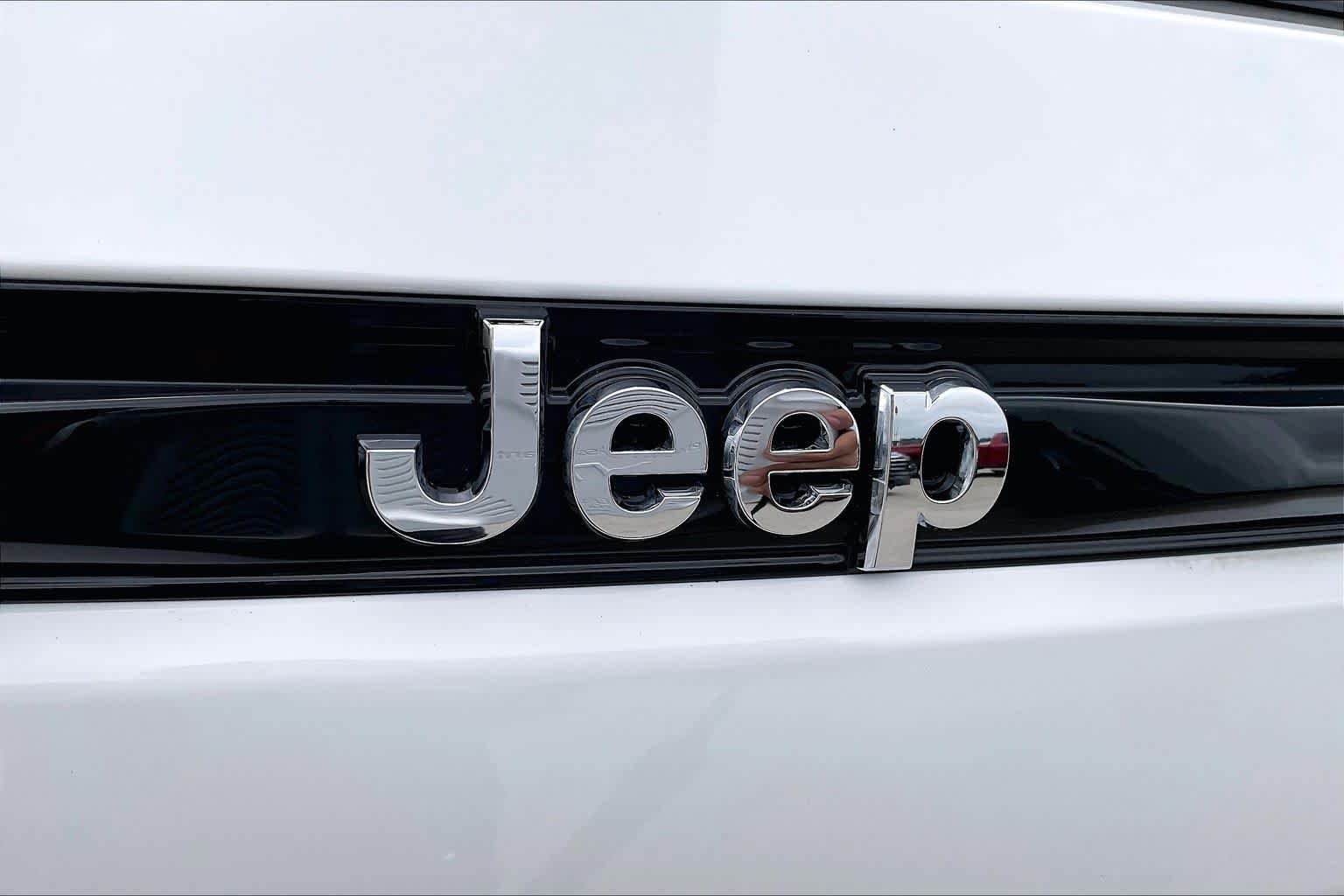 Used 2023 Bright White Clearcoat Jeep Limited image 30