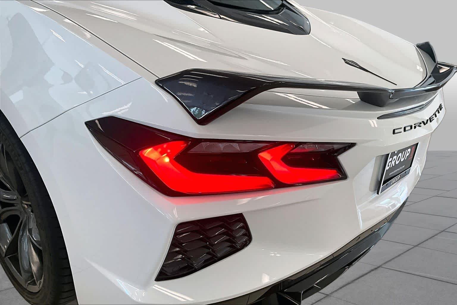 Used 2021 Arctic White Chevrolet 2LT image 24