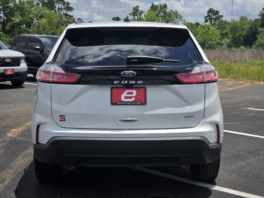 Used 2023 Oxford White Ford SE image 18