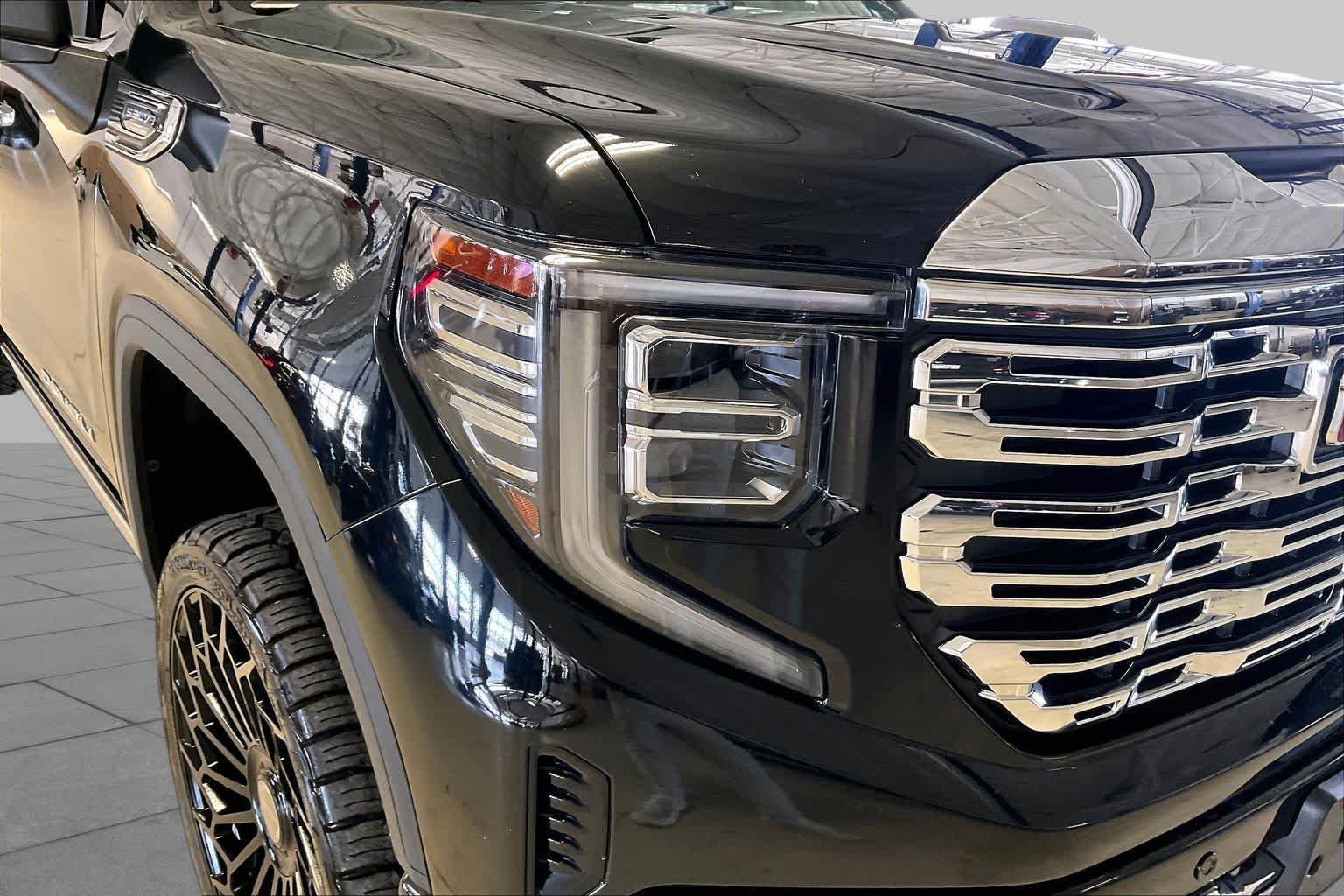 Used 2022 Onyx Black GMC Denali image 25
