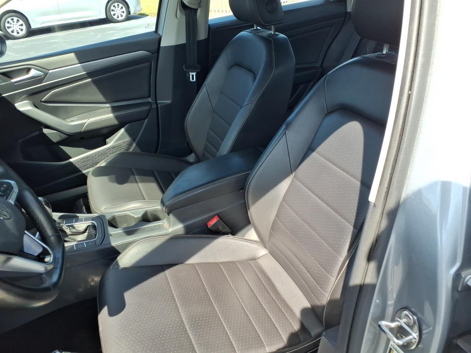 Used 2023 Pyrite Silver Metallic Volkswagen SE image 19