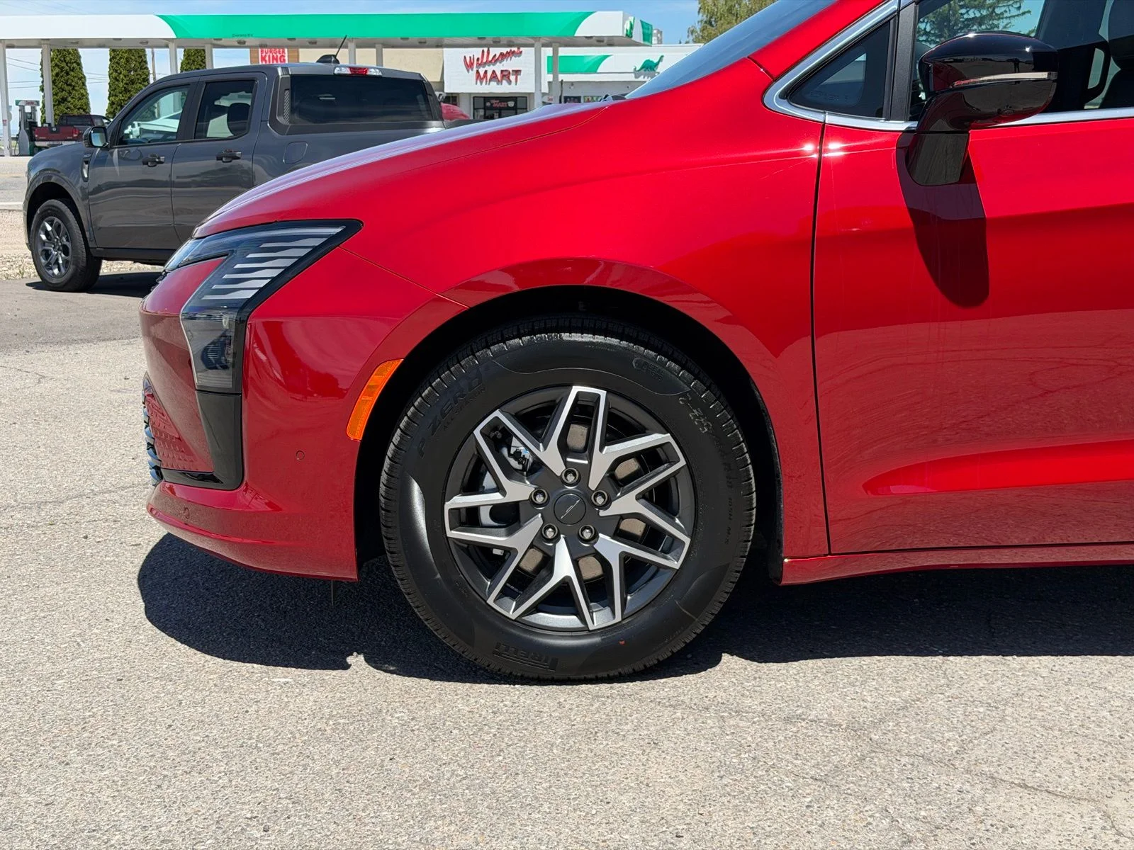 New 2027 Red Hot Pearl-Coat Exterior Paint Chrysler Limited image 12
