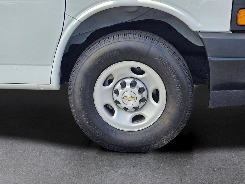 2025 Chevrolet Express Cargo Work Van - Photo 6