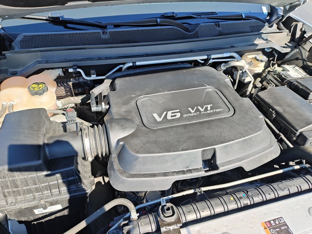 Used 2016 Silver Chevrolet Z71 image 25