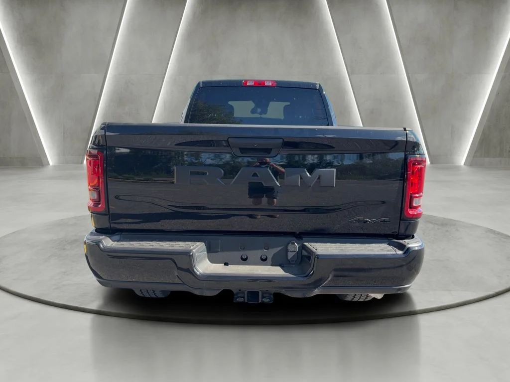 New 2026 Diamond Black Crystal Pearl-Coat Exterior Paint RAM Tradesman image 6