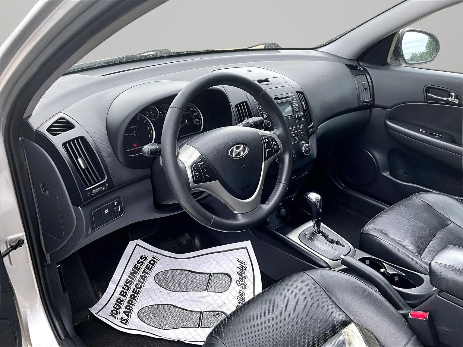 Used 2011 Silver Hyundai SE image 13
