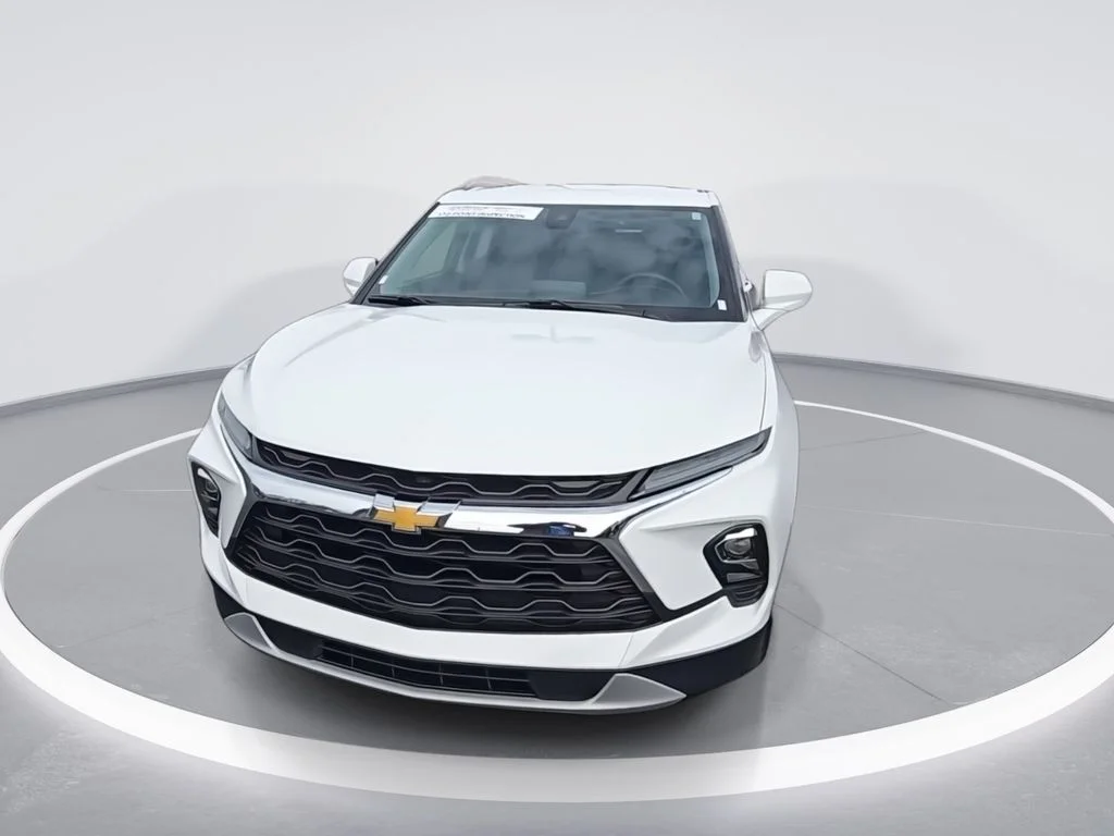 Used 2024 White Chevrolet LT image 3