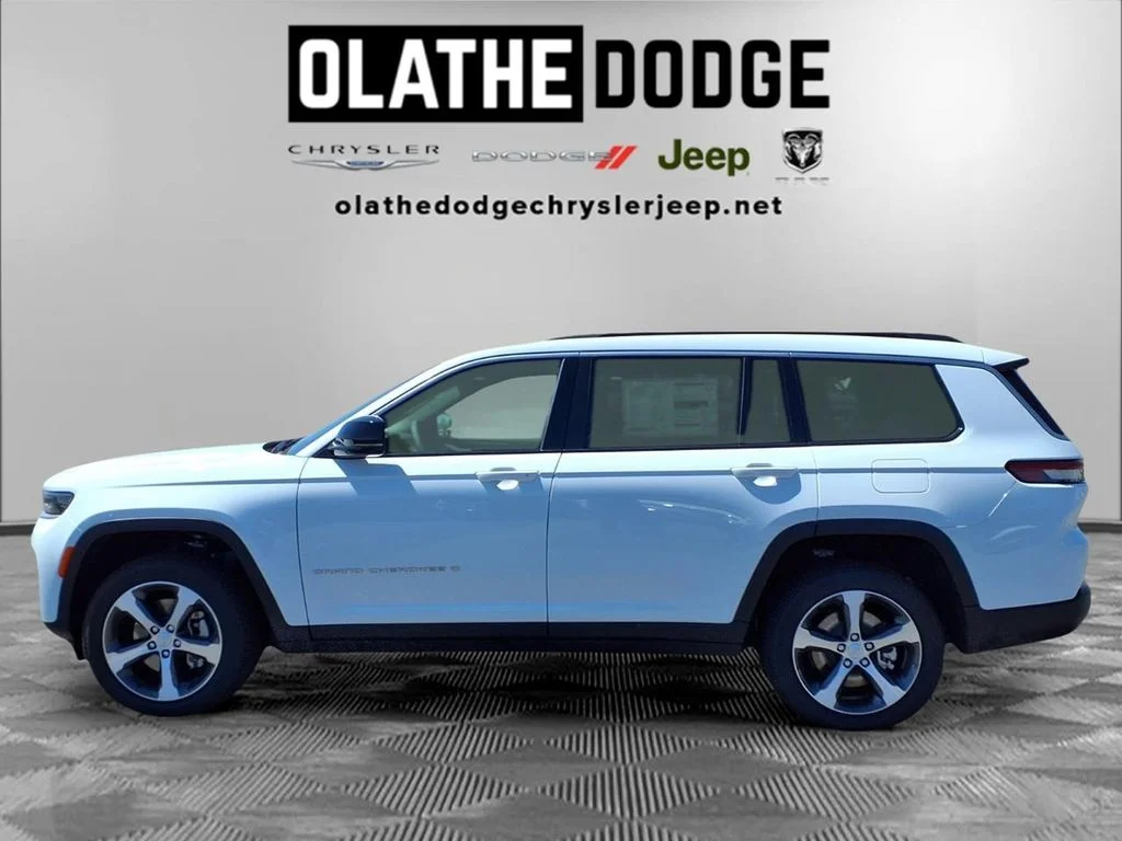 New 2026 Bright White Clear-Coat Exterior Paint Jeep Limited image 19