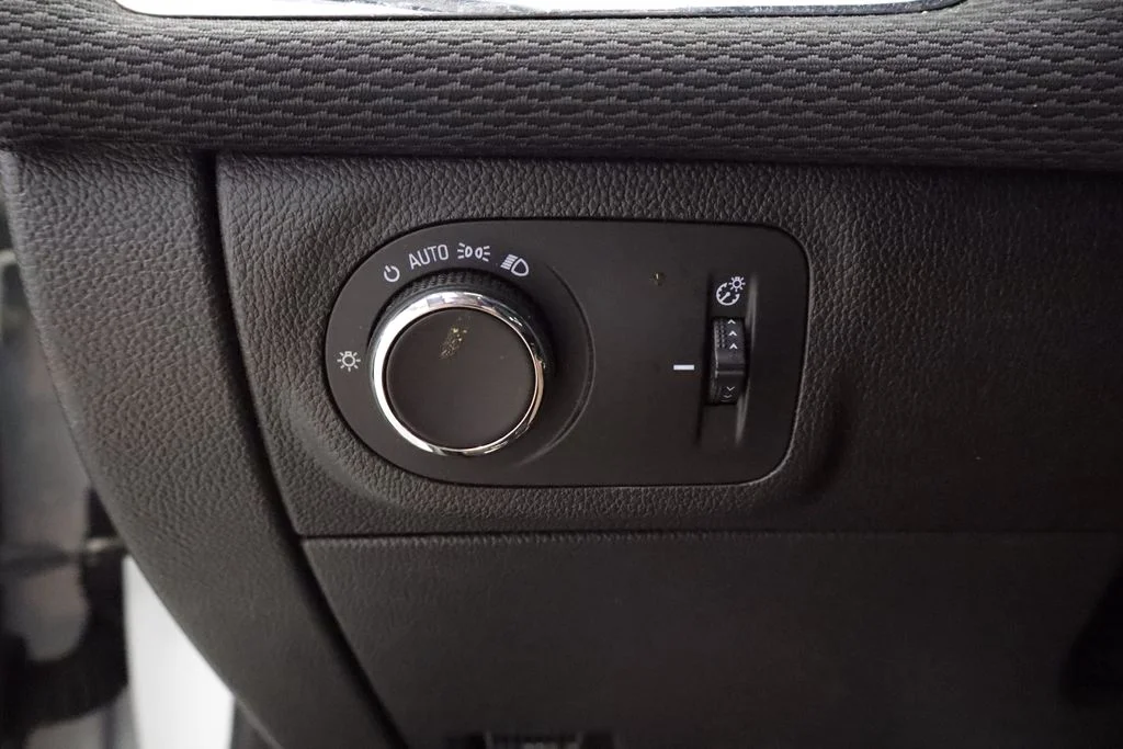 Used 2016 White Chevrolet LT image 17