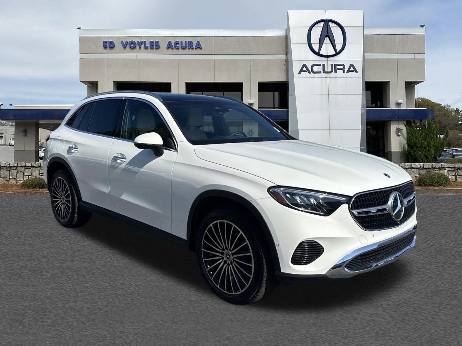 Used 2025 Polar White Mercedes-Benz GLC 300 image 3
