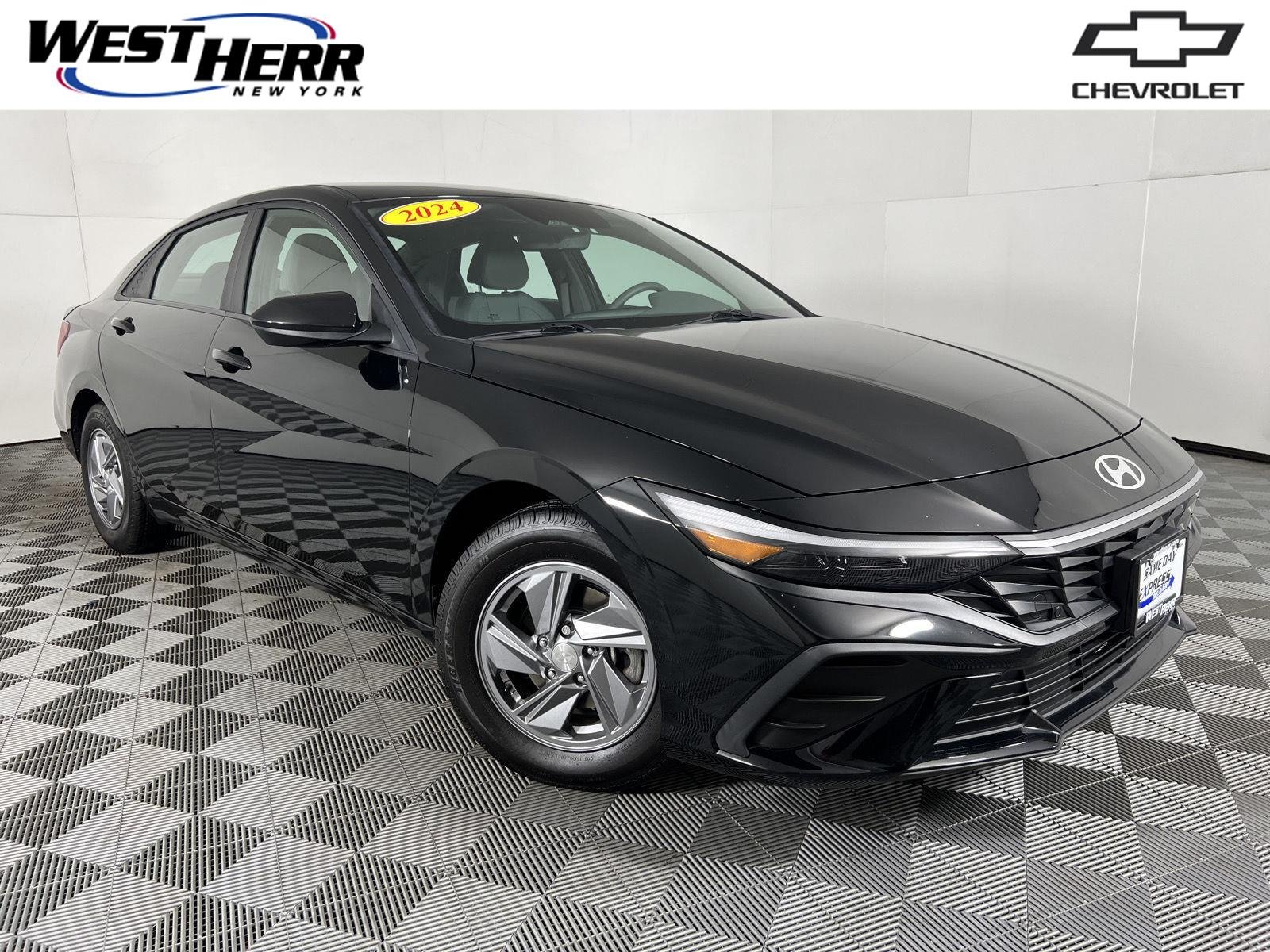 Used 2024 Abyss Black Hyundai SE image 1