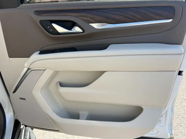 Used 2022 White GMC Denali image 27