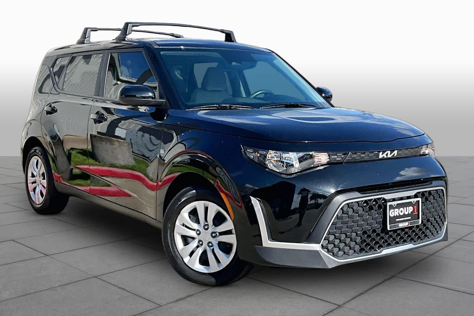 Used 2023 Fusion Black Kia LX image 3