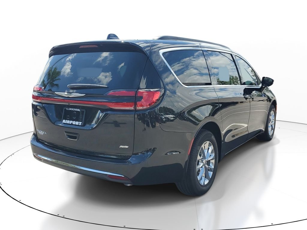 Used 2022 Black Chrysler Touring L image 5