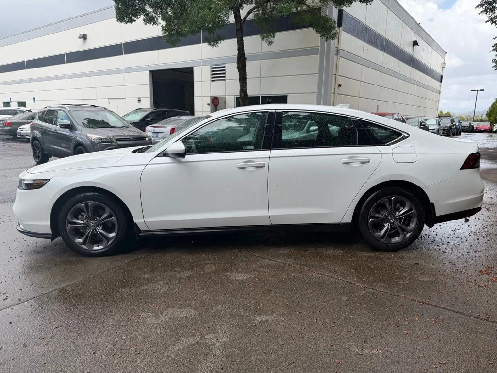 Used 2023 Platinum White Honda EX image 6