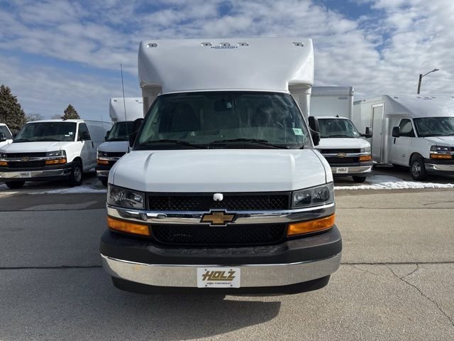 New 2025 Summit White Chevrolet 2WT image 3
