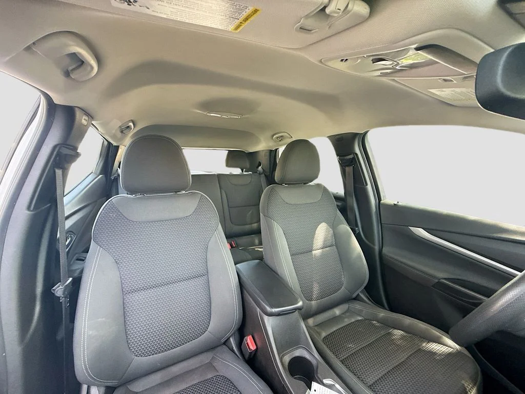 Used 2022 White Chevrolet LT image 33