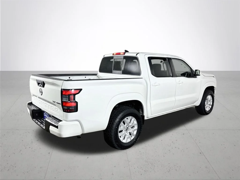 Used 2022 White Nissan SV image 6
