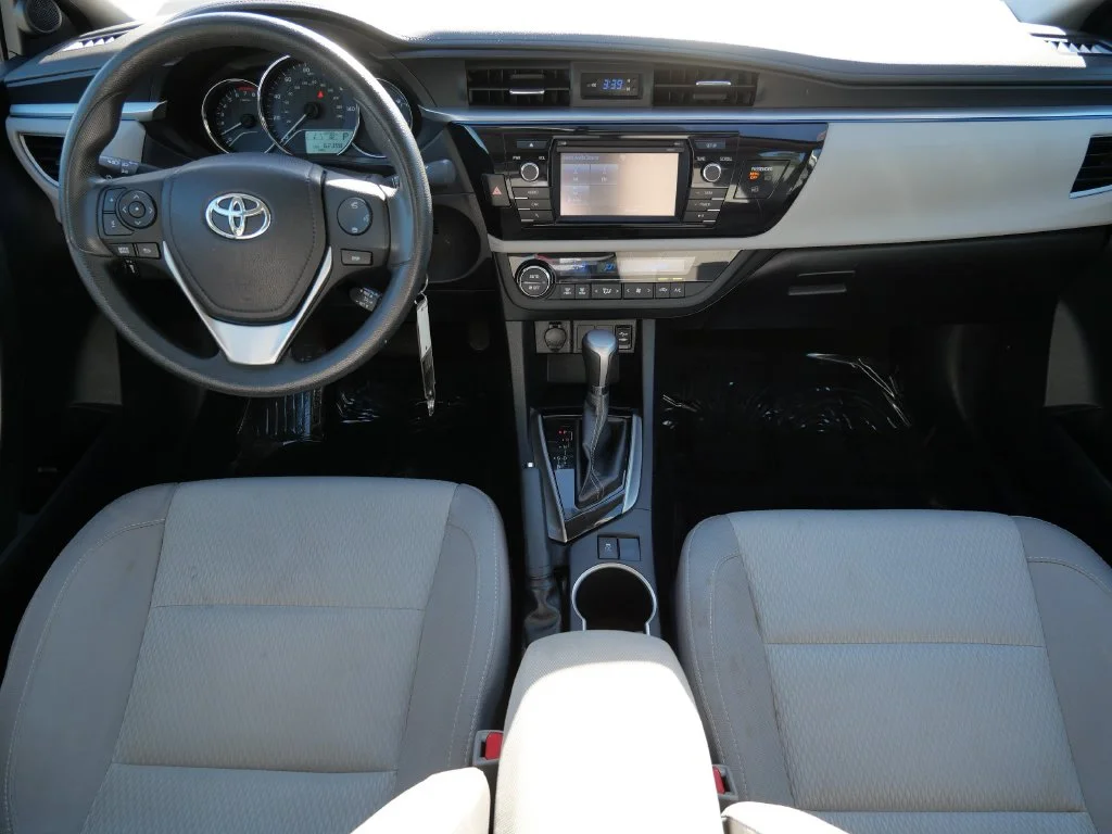 Used 2016 Silver Toyota LE image 15