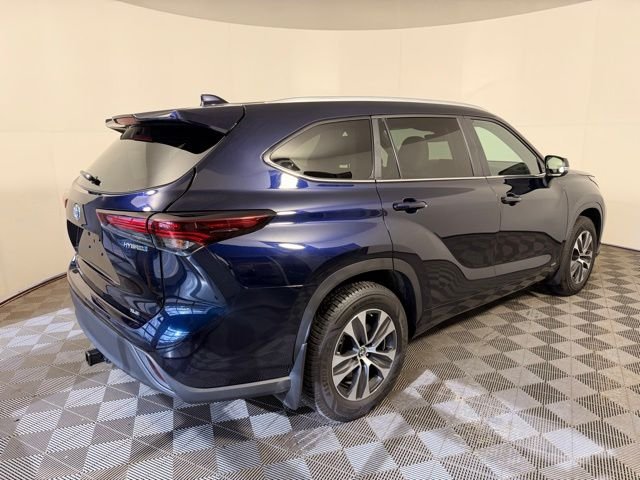Used 2024  Toyota XLE image 18